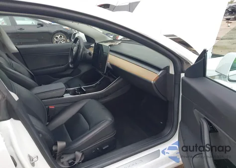 2018 Tesla Model 3 Long Range/Mid Range из США, поврежденный, VIN 5YJ3E1EA1JF059700